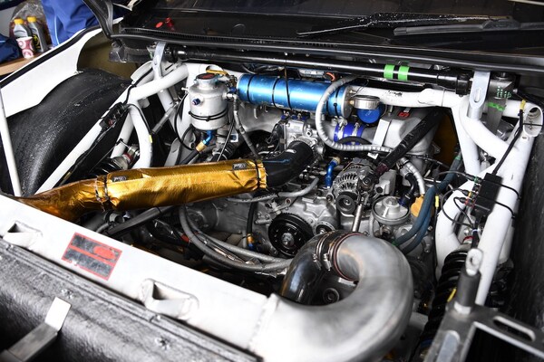 車体の低い位置に搭載したFA20DIT