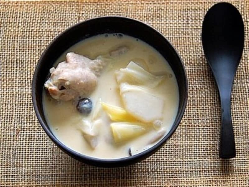 鶏手羽元と野菜で作る！ 具たくさんの豆乳シチューレシピ