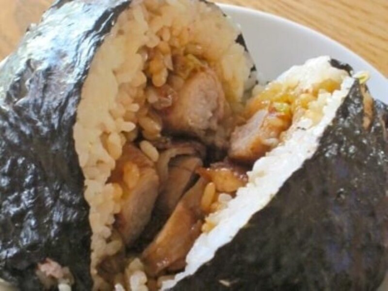 豚バラ肉の巻き照り焼き入り爆弾おにぎりレシピ……簡単美味しい！