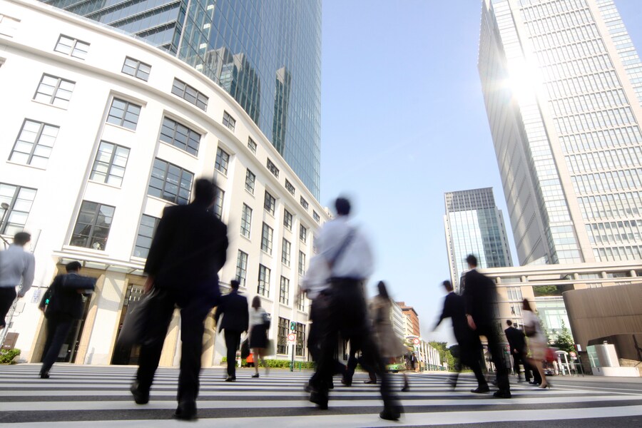 はげの前兆!?「フケ」で分かる薄毛対策!頭皮からのSOS | アラ ...