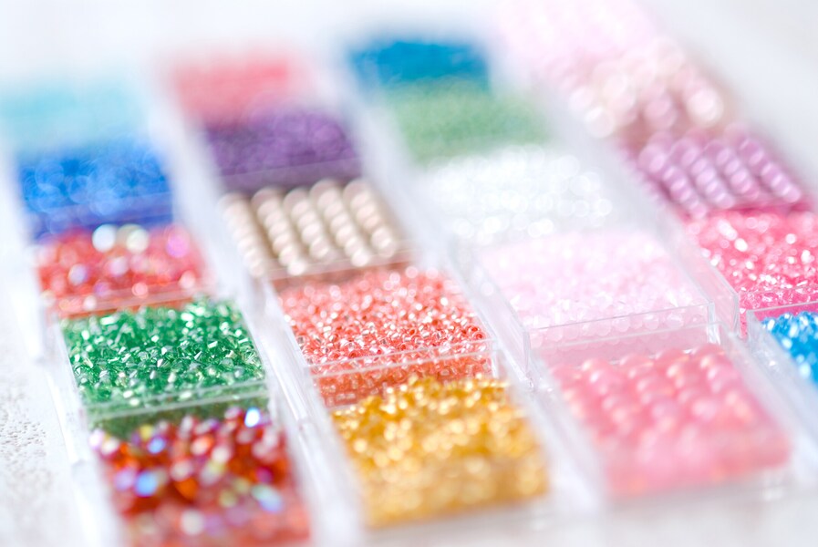 ビーズチョーカーの作り方……お花のようなチェーンにリボンをプラス！