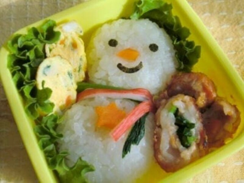 おにぎりで「雪だるま」キャラ弁当を作る……初心者でも簡単！