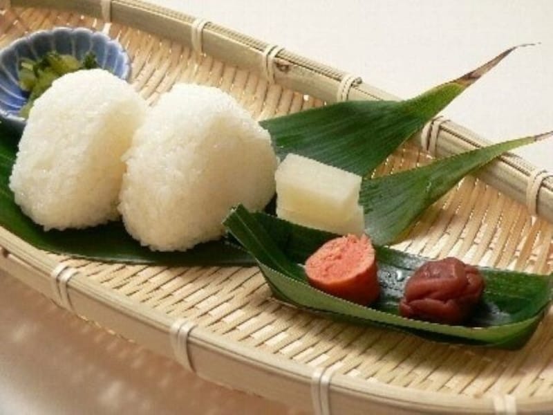 シンプルが嬉しい塩むすびレシピ……お酒のシメにもおすすめ！