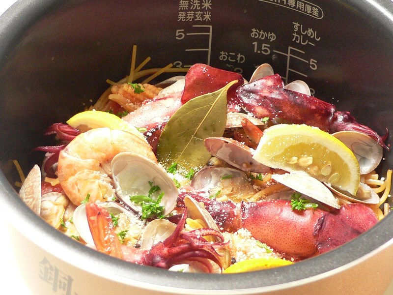 炊飯器で作るパスタパエリアのレシピ！簡単で豪華に