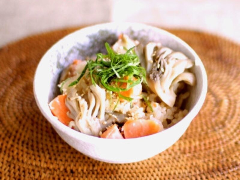 鮭と舞茸の炊き込みご飯の作り方！炊飯器で簡単ご飯レシピ