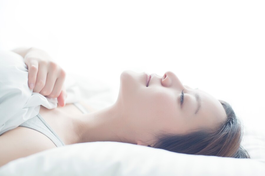 寝返りがもたらす健美効果3つ！ 質の高い眠りを得るには？