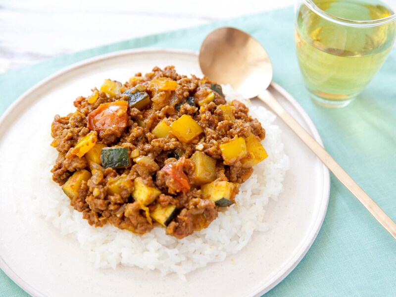 暑い日の夕飯に！夏野菜キーマカレーのレシピ