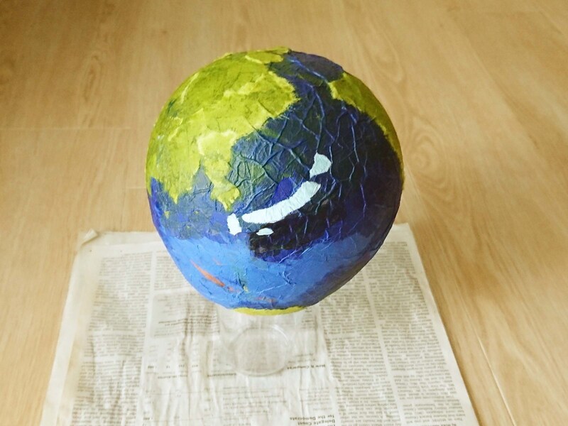 ランプシェードを手作り！和紙で子供でも作れる自作地球儀型ランプ