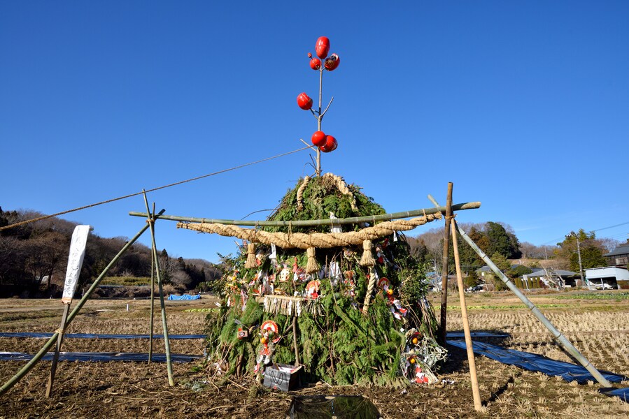 小正月はいつ？どんど焼き(左義長)の意味・由来、食べ物「小豆粥」と「餅花」の作り方