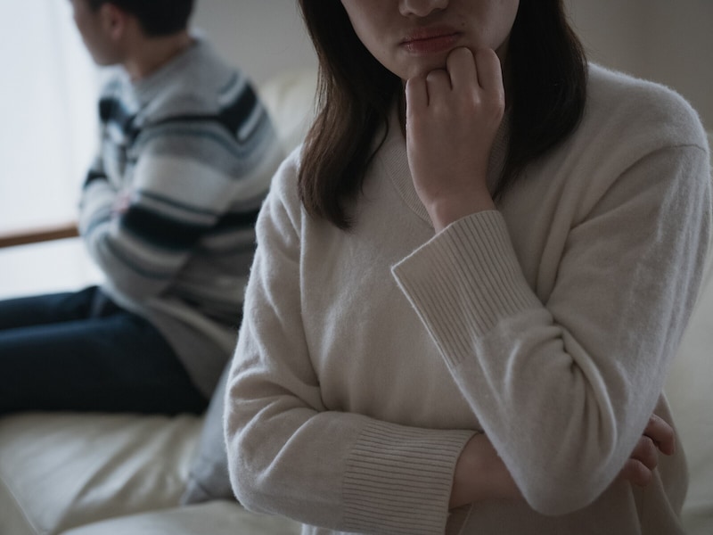 「そこは謝るところだよね？」指摘しても「最後まで謝らない夫」への対処法と子どもへの影響