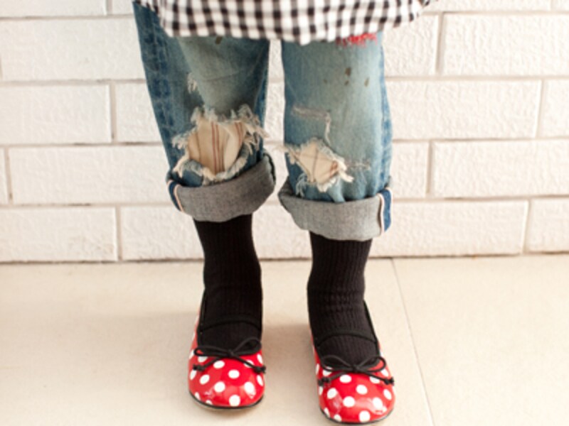 子供の足の成長を考えたキッズシューズの「sayang（サヤン）」は、子供靴の通販も可能。赤いドットのバレエシューズが子供に人気です。