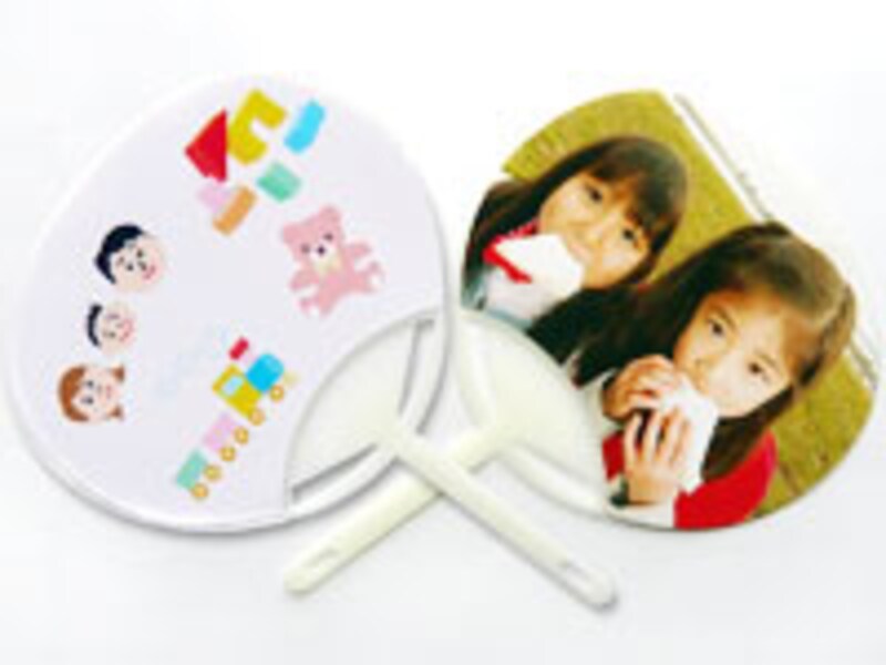 イラストや背景を組み合わせたり写真を貼ったりも簡単