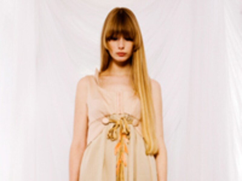 アーティストによる祈りの衣服