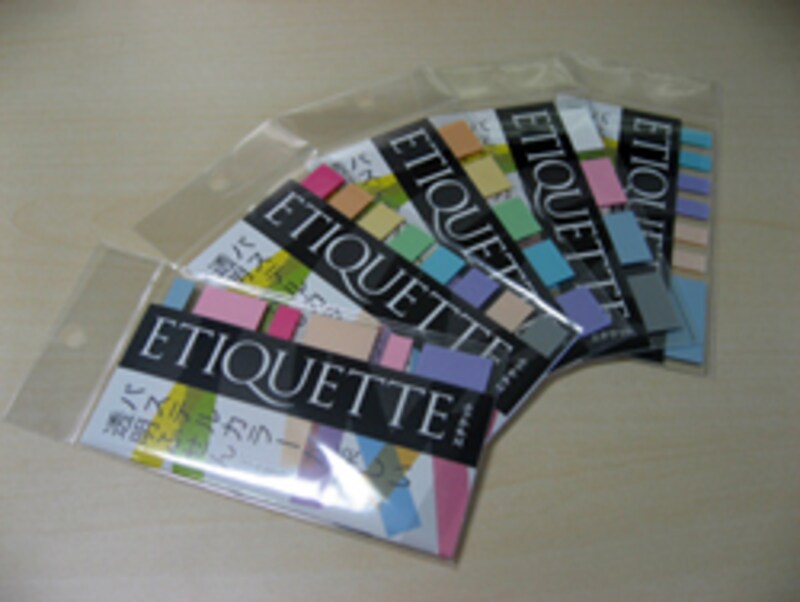 透明ふせんETIQUETTEのパッケージデザインはこんな感じ。