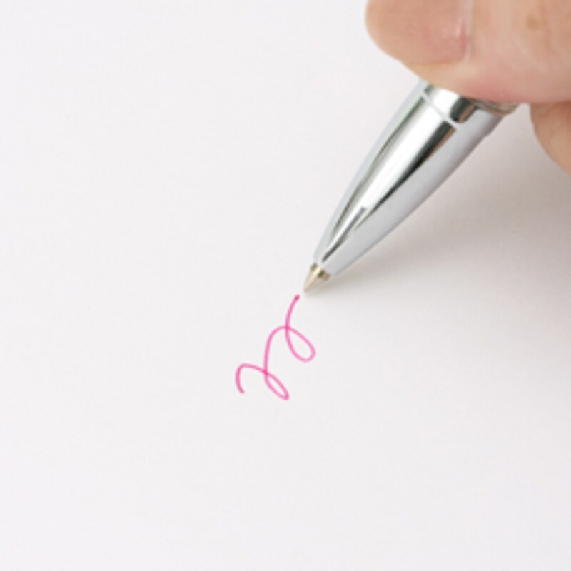 女性が使うことを想定してデザインされた筆記用具です。