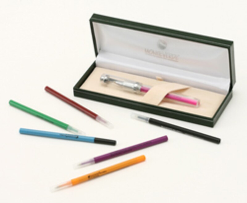 レフィルは6色展開。深みのある赤、青ではなくターコイズがラインナップされているのが秀逸です。