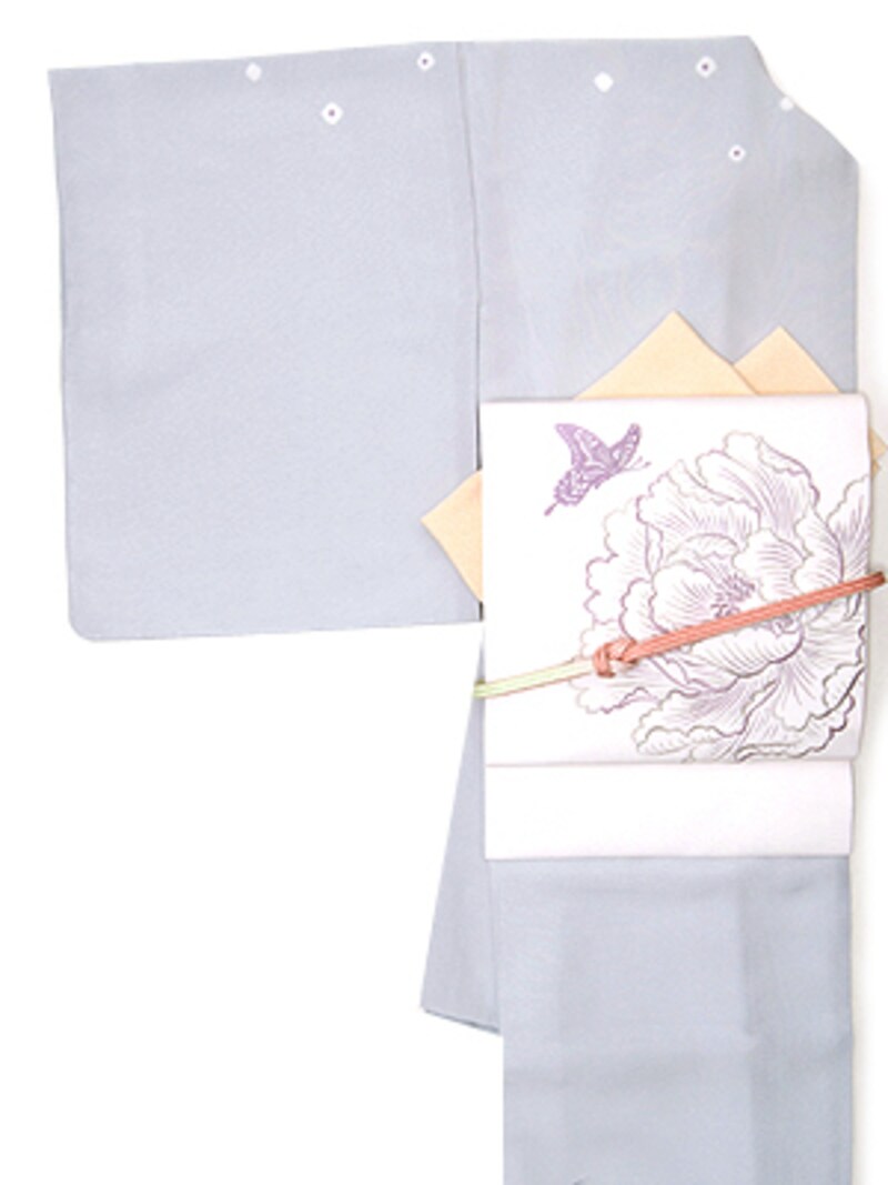 着物:絞り染付け下げ 帯:牡丹の刺繍名古屋帯 (商品すべて「くるり」)