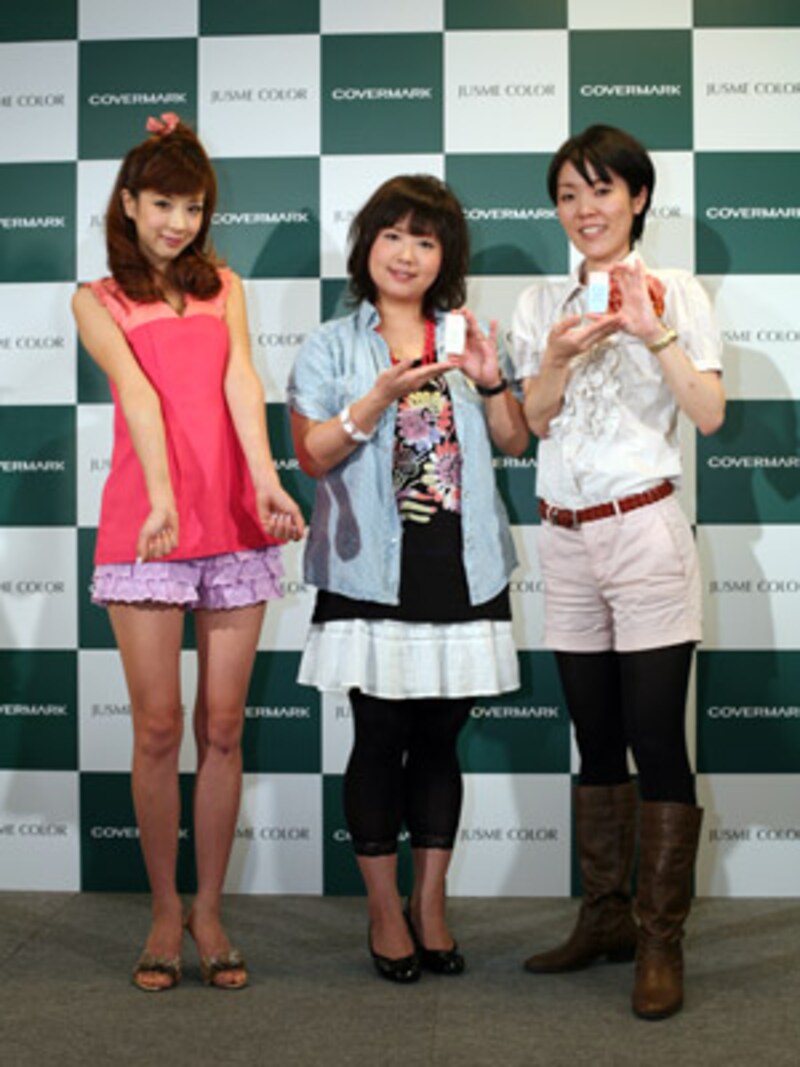 ジャスミーカラーのファンデーションをつけたほしのあきさんとアジアン馬場園さん。これからジャスミーカラーを体験する隅田さんの変化が楽しみです!