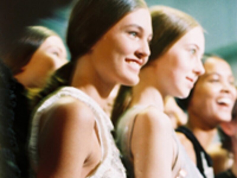 スワロフスキーでワンランク上の着こなし!