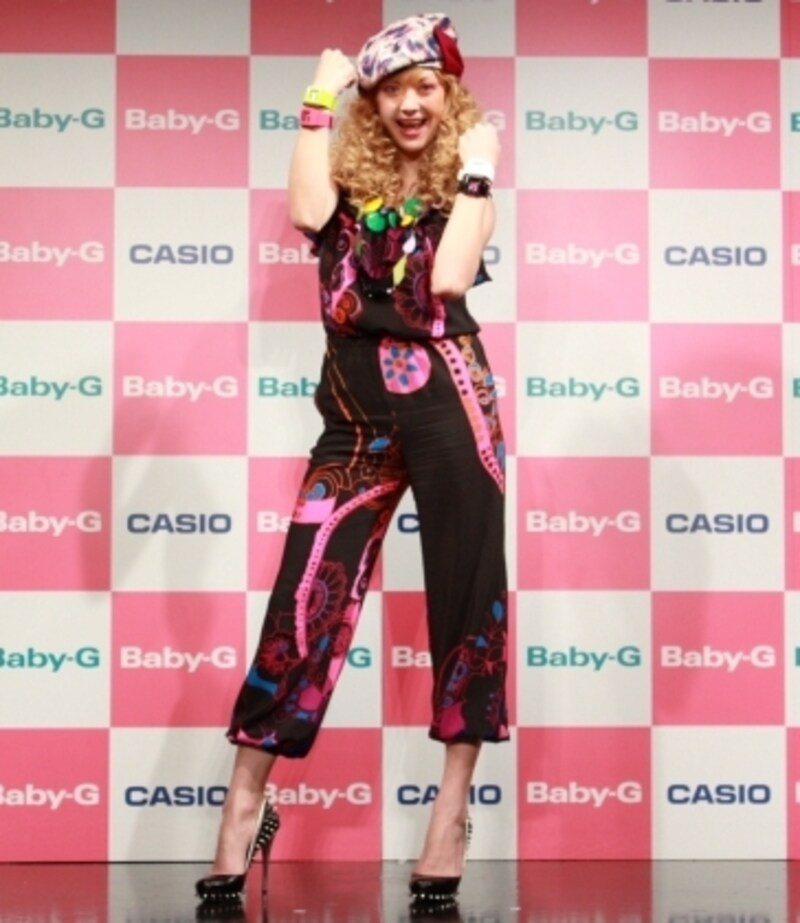 土屋アンナ登場、Baby-G8
