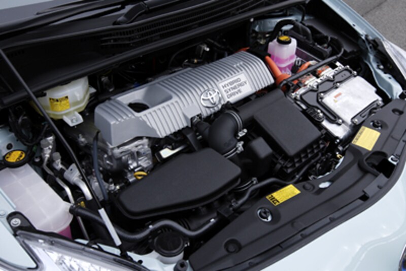 プリウスエンジンルーム