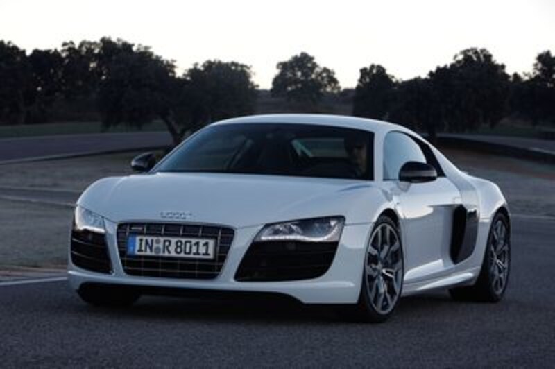 アウディR8
