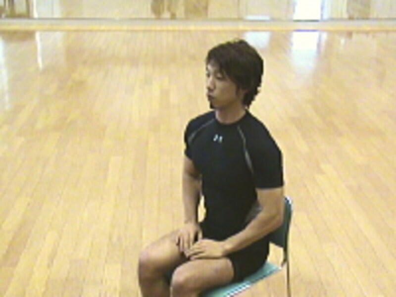 背中ストレッチ手順1