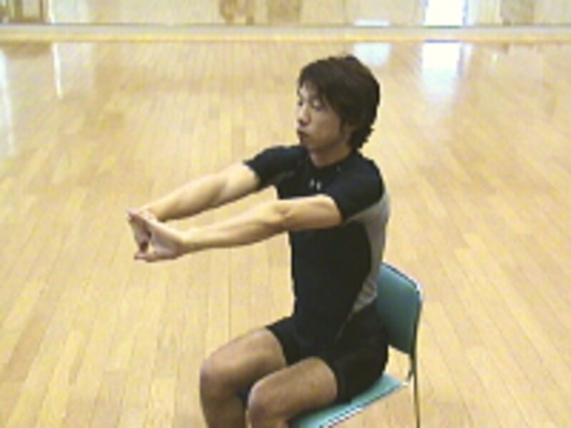 背中ストレッチ手順3