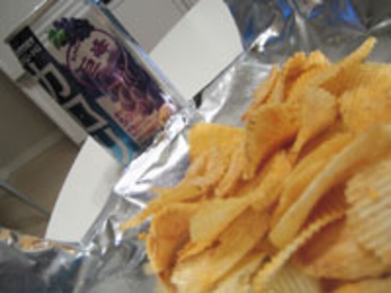 お酒とポテトチップス