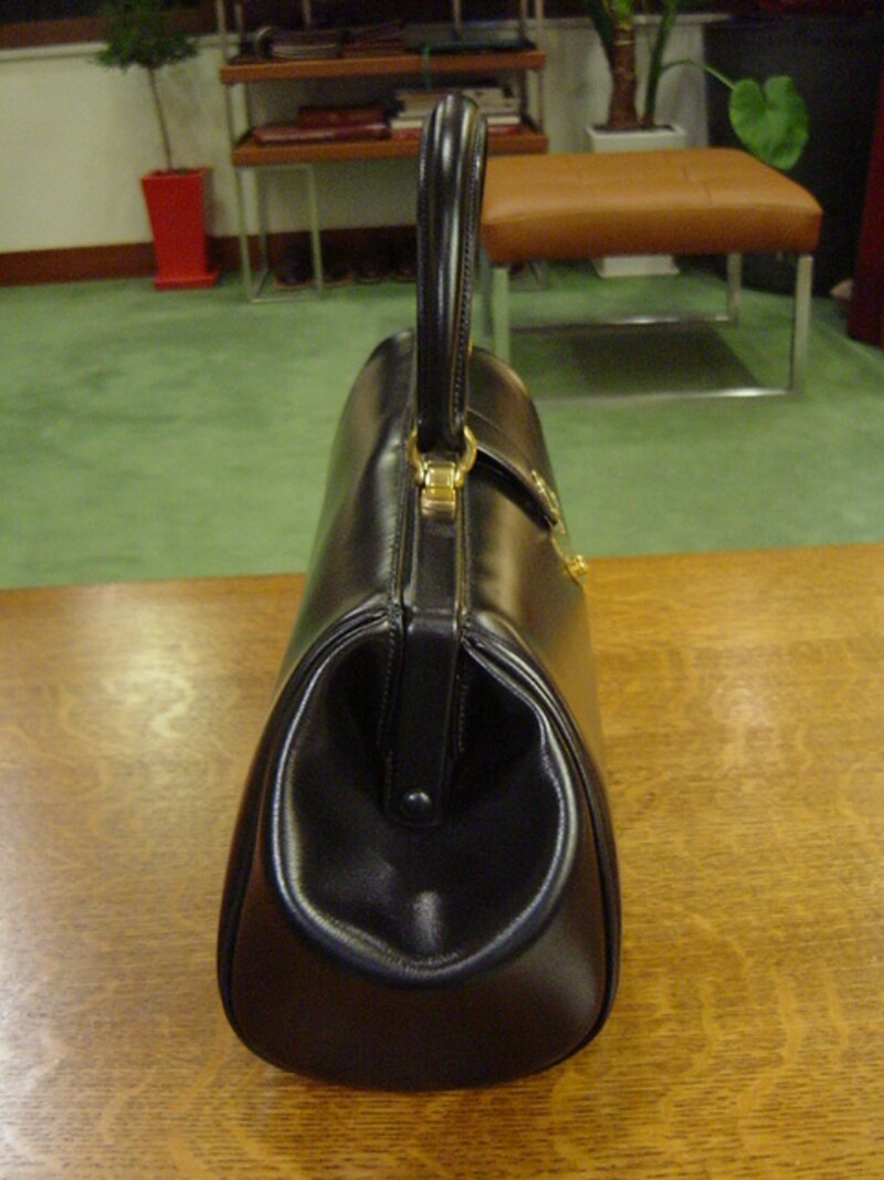 ハンドバッグの側面