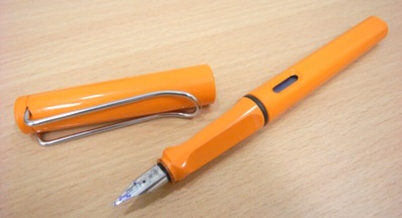 ラミーサファリ万年筆