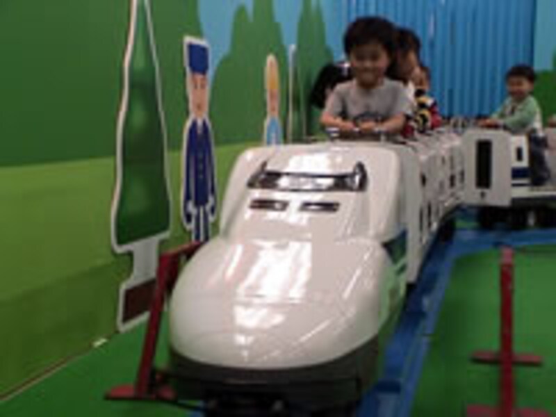 乗れるプラレール
