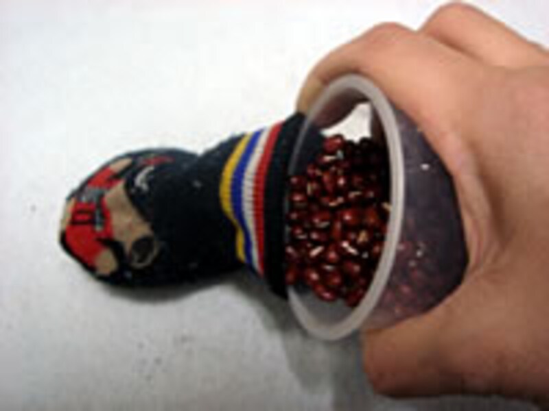 小豆をザラザラ