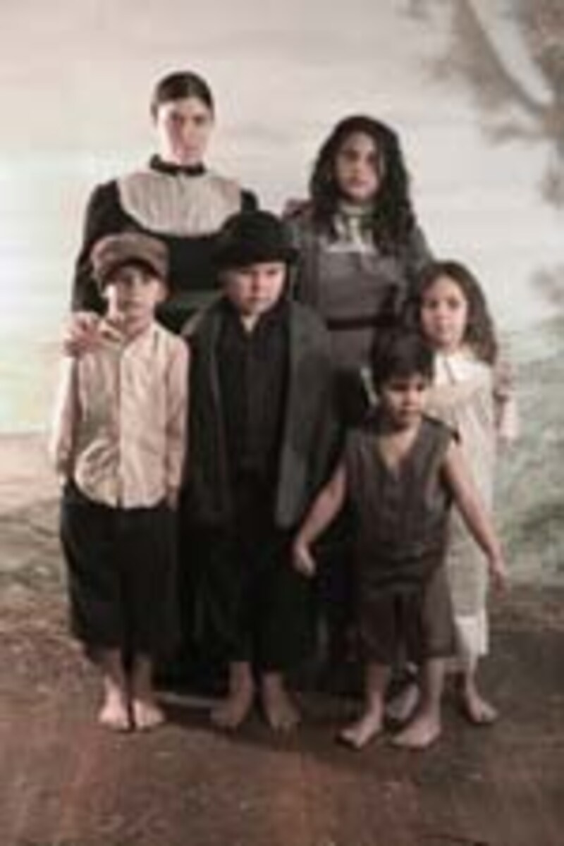 ジュネヴィーヴ・グリーヴス「子供たち」『昔の人を撮る』より(プロダクションスティル) 2005年 5チャンネル・ヴィデオ・インスタレーション