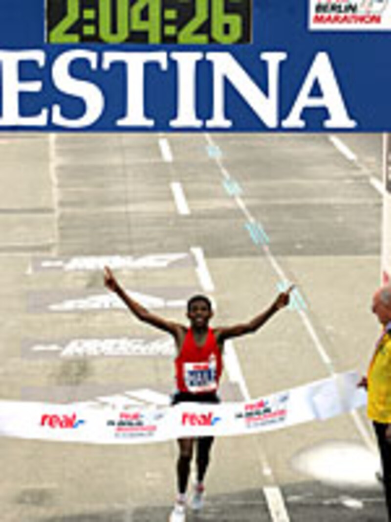 2007年のベルリンマラソンでゲブレセラシエ選手は2時間4分26秒の世界最高記録を出した