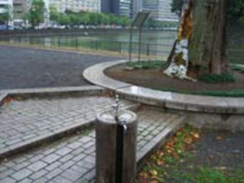 最近ランナー急増中の和気清麻呂広場の水場