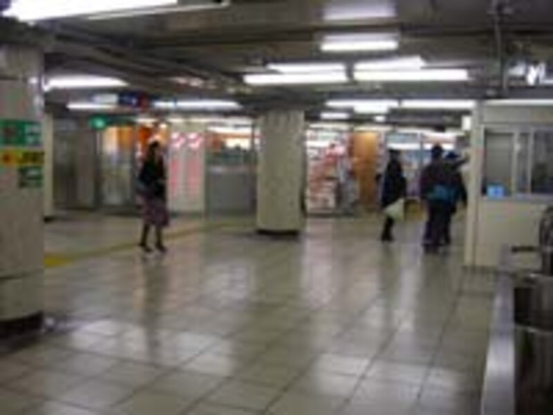 地下鉄大手町駅で最も皇居に近い位置にコンビニが