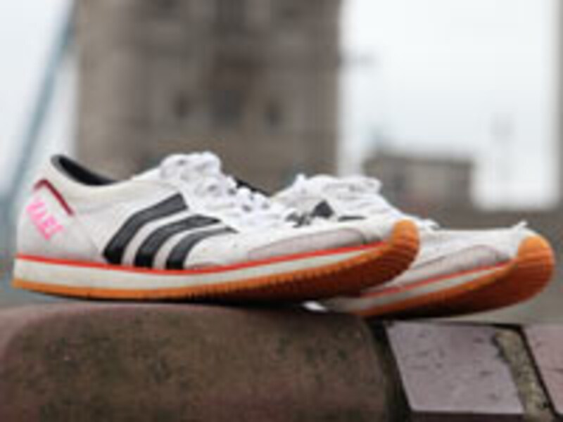 今回のシューズは、硬い路面を考慮して幾分クッション性を高めたという