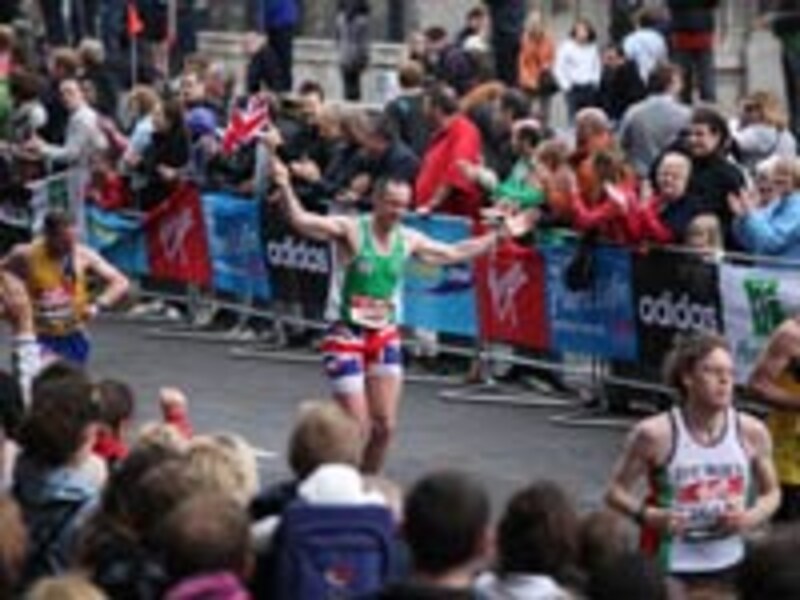 日本に大和魂あれば、彼の地にはジョンブル魂あり。愛国心に富んだこのランナーの記録は2:53:47