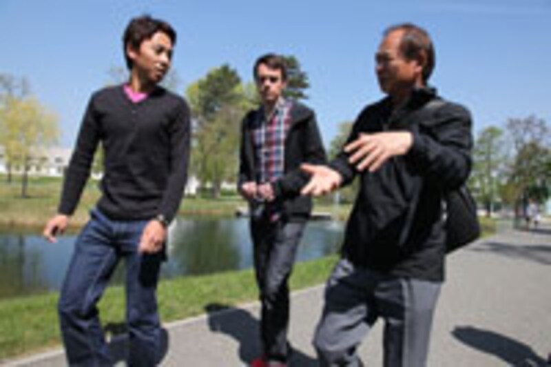 アディゼロを開発した萩尾氏(左)と話が尽きない