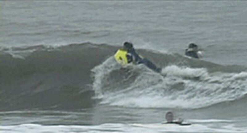 ボトムをリップに当てこむ