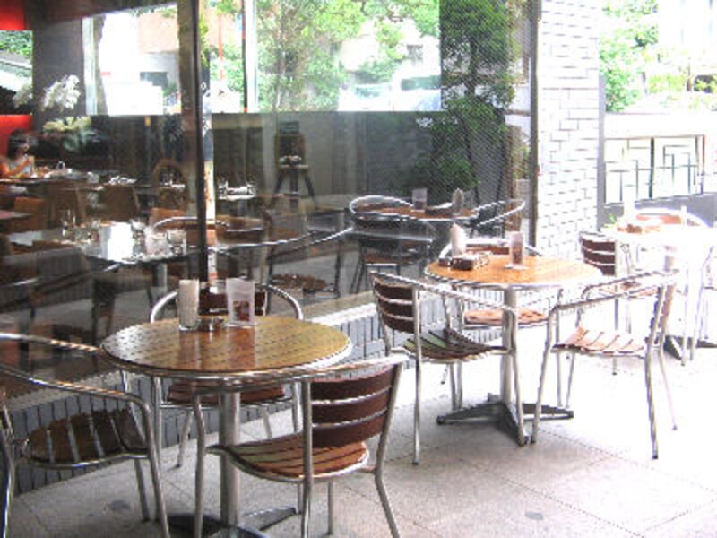 秋の夜長はテラス席!