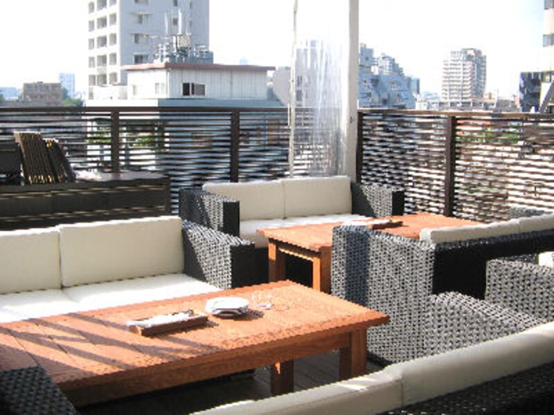 秋の夜長はテラス席!