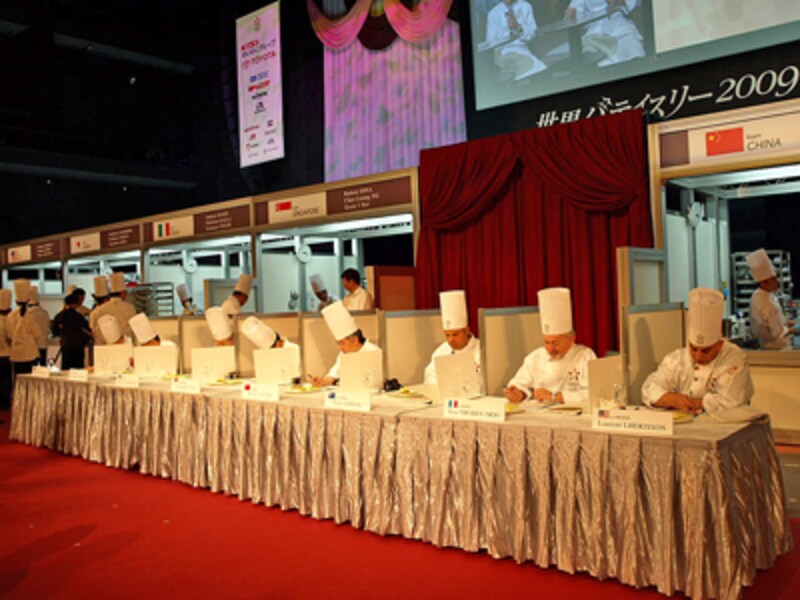 陽が降り注ぐ明るい店内