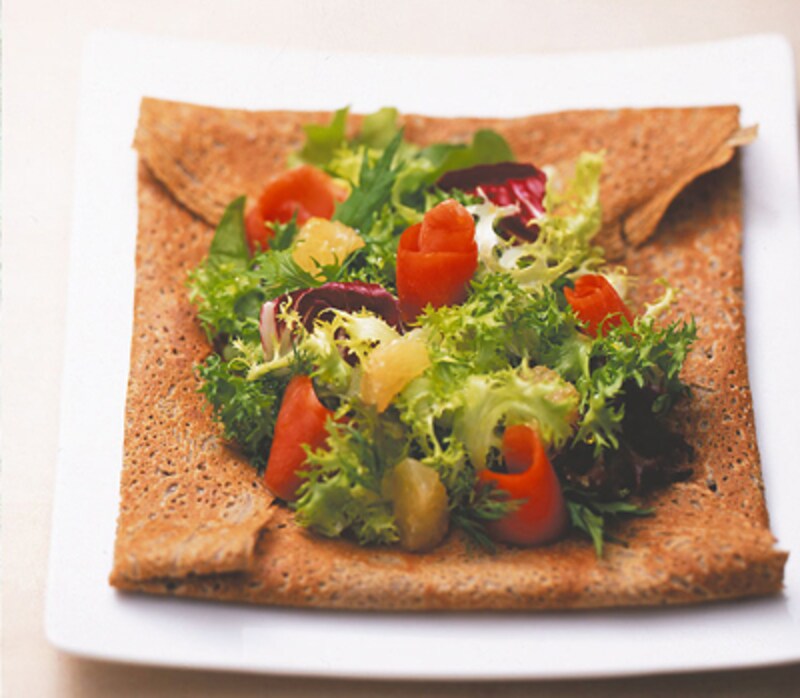 スモークサーモンとピンクグレープフルーツのサラダ仕立て