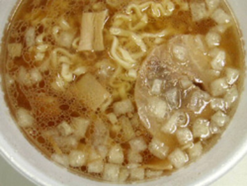 日清食品 行列のできる店のラーメン 特濃新潟背脂旨トロしょうゆ できあがり