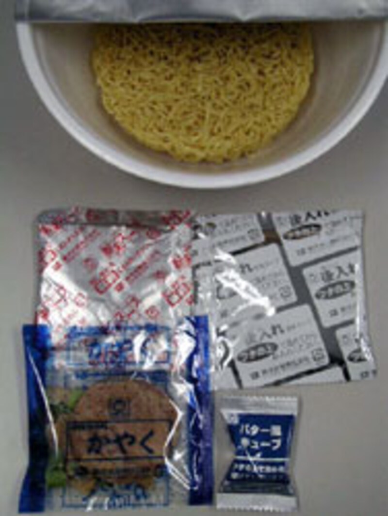 東洋水産 マルちゃん 味噌カレーミルクラーメンの中身