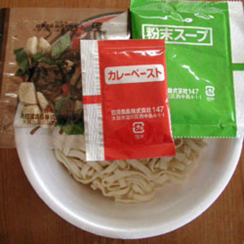 日清食品 どん兵衛 芋煮うどん 内容物