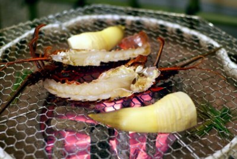 紅鉢風炉で香ばしく焼き上げられます。
