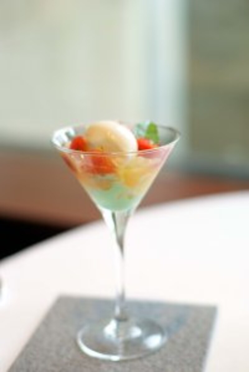 トマトのコンポート オレンジの香り サパンとグレープフルーツのジュレ